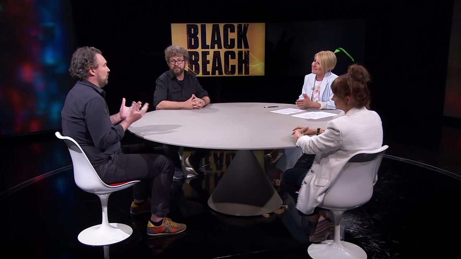 Versión española - Coloquio: Black Beach - ver ahora