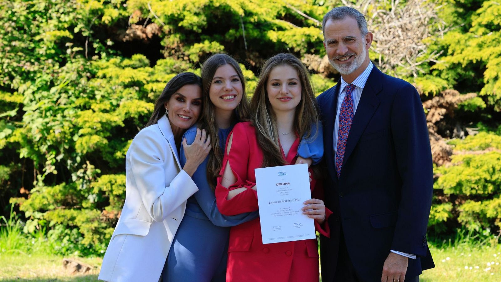 La graduación de la princesa Leonor: ha recogido su diploma que acredita sus estudios - Ver ahora