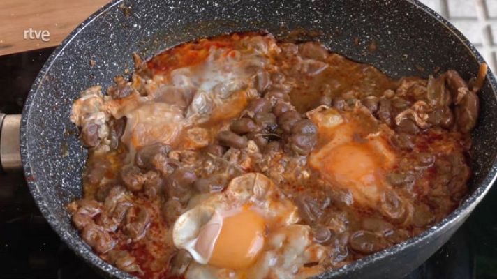 Ahora o nunca - Habas con huevos cuajados, una receta fácil y llena de sabor
