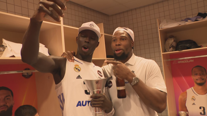 Baloncesto al día - La celebración madridista en el vestuario