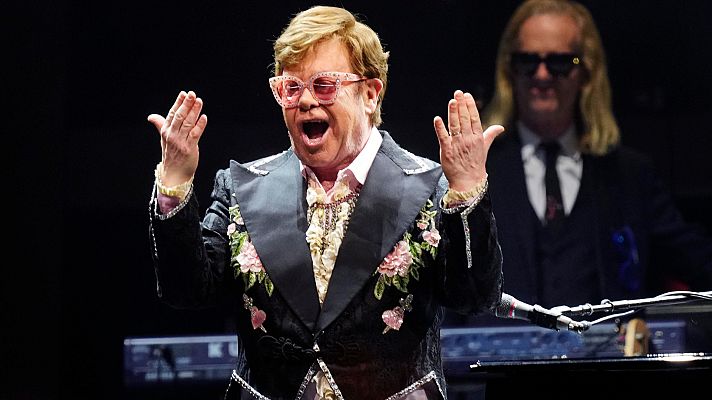 Telediario 1 - Gloriosa despedida de Elton John de su público en Barcelona