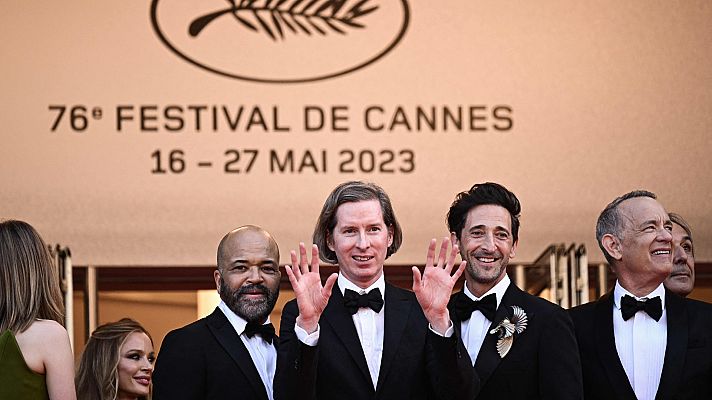 Telediario 2 - Wes Anderson presenta junto a Tom Hanks y Scarlett Johansson la película 'Ciudad Asteroide' en Cannes