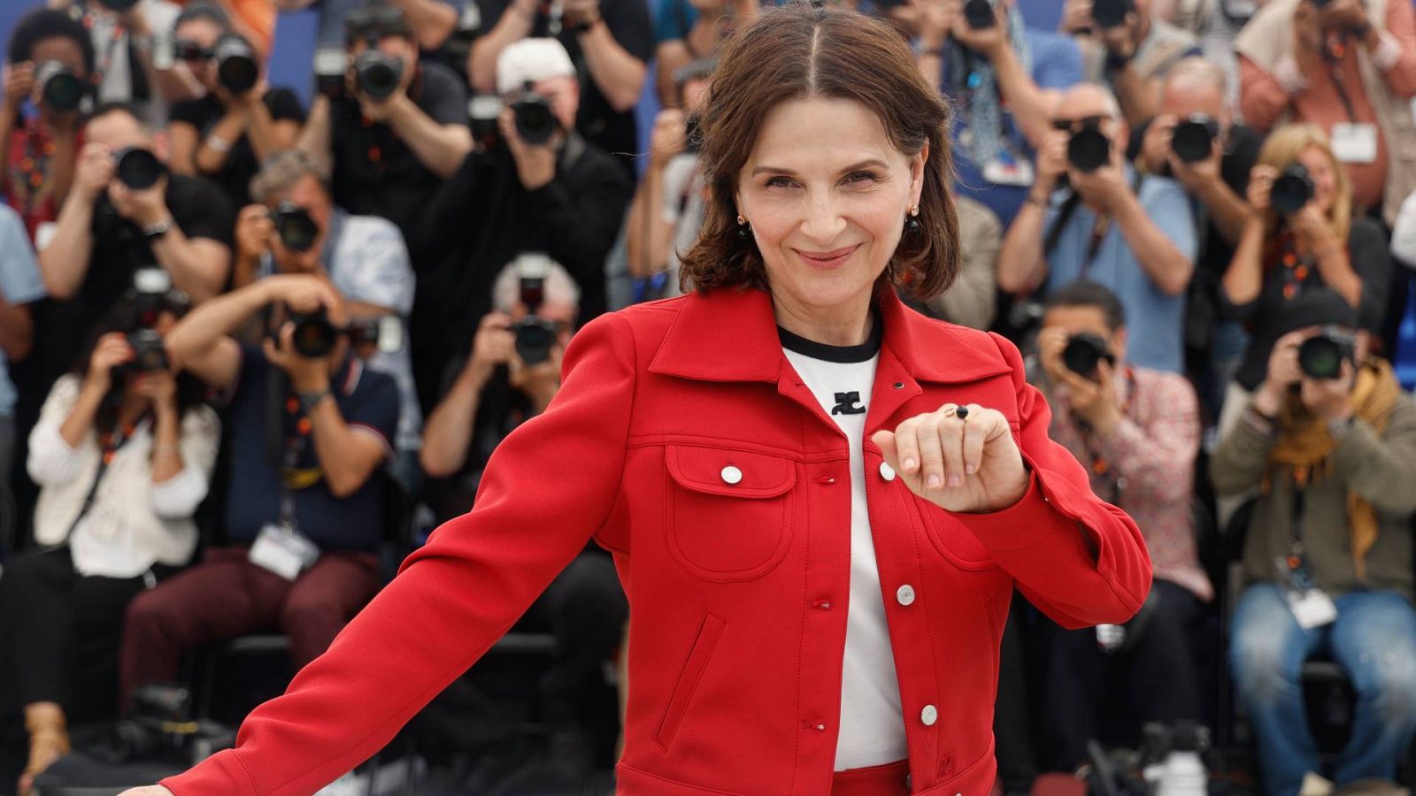 Juliette Binoche compite en Cannes con 'La pasión de Dodin Bouffant' | Ver