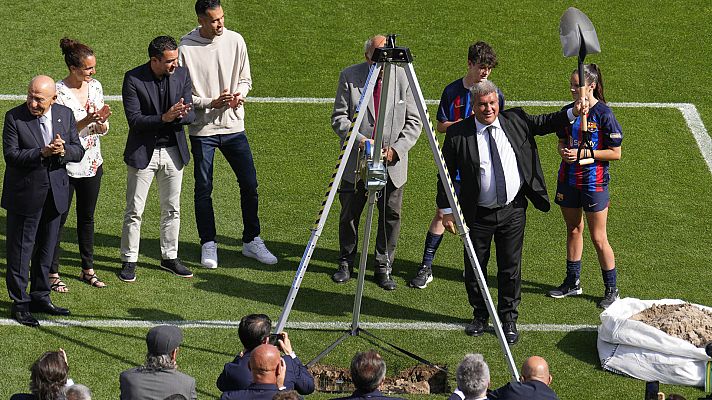 Fútbol - Laporta pone la primera piedra del nuevo Camp Nou
