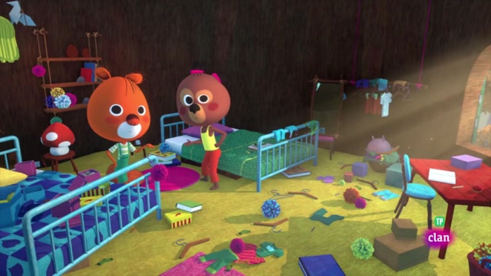 Zafarrancho de limpieza - Edu y Lucy | Ver