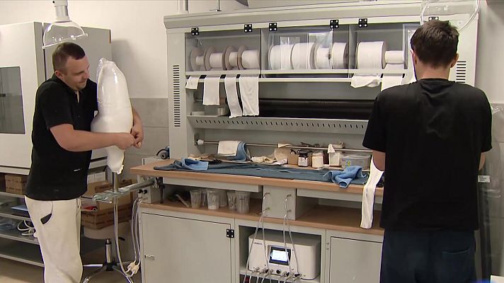 Telediario 1 - El tratamiento para los mutilados de guerra en un hospital de Leópolis