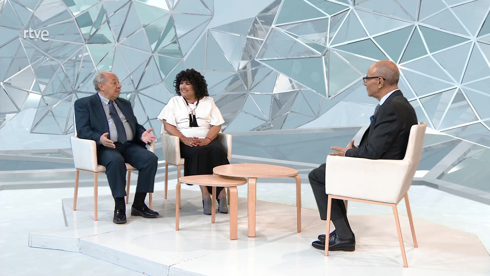 Medina en TVE - Donación Cihar a Aecid, homenaje Pedro Martínez - ver ahora