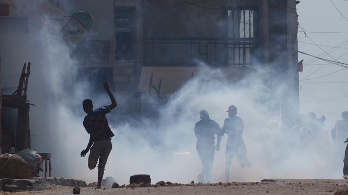 Telediario 2 - Varios fallecidos en las protestas en Senegal por la condena al líder de la oposición