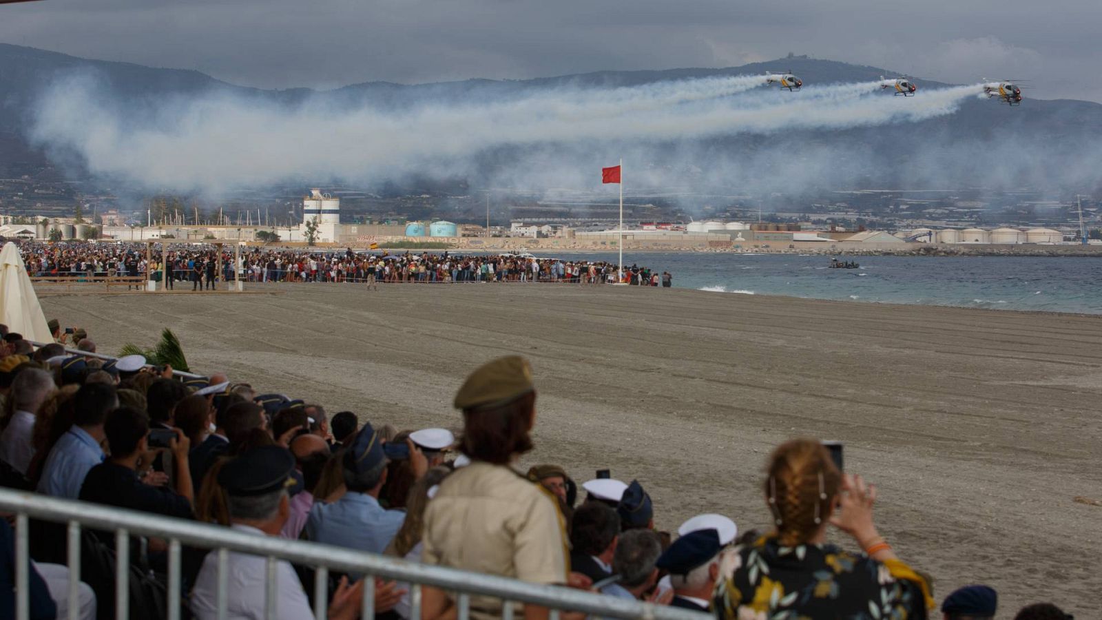 El rey preside en Motril la revista aeronaval que da inicio al Día de las Fuerzas Armadas - Informativo 24h | Ver
