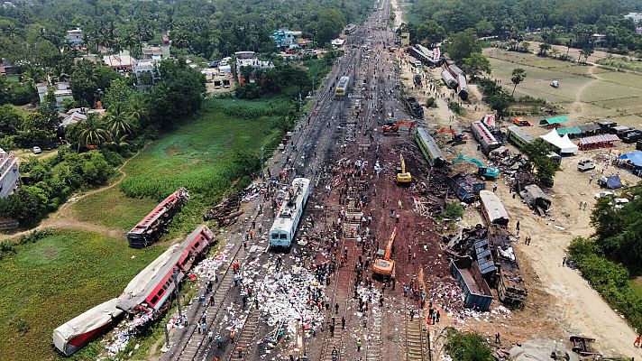 Fin de semana 24h - La India trata de identificar a las víctimas de su peor accidente ferroviario del siglo