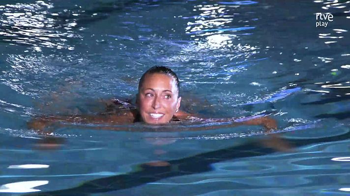 Natación - El regreso a la piscina de Gemma Mengual actuando sobre el himno de Asturias en la Copa del Mundo de natación artística