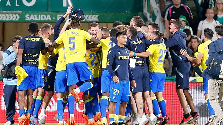 Resúmenes de LaLiga - Elche - Cádiz: resumen del partido de la 38ª jornada de Liga