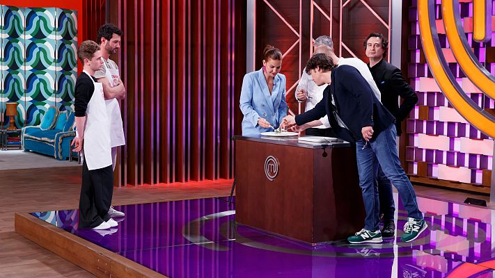 MasterChef - Flo imita a Luca y a Toño en las cocinas de MasterChef 11