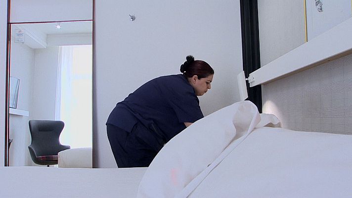 L'informatiu - Comunitat Valenciana - Los hoteles se quejan de falta de personal y de inestabilidad en las plantillas