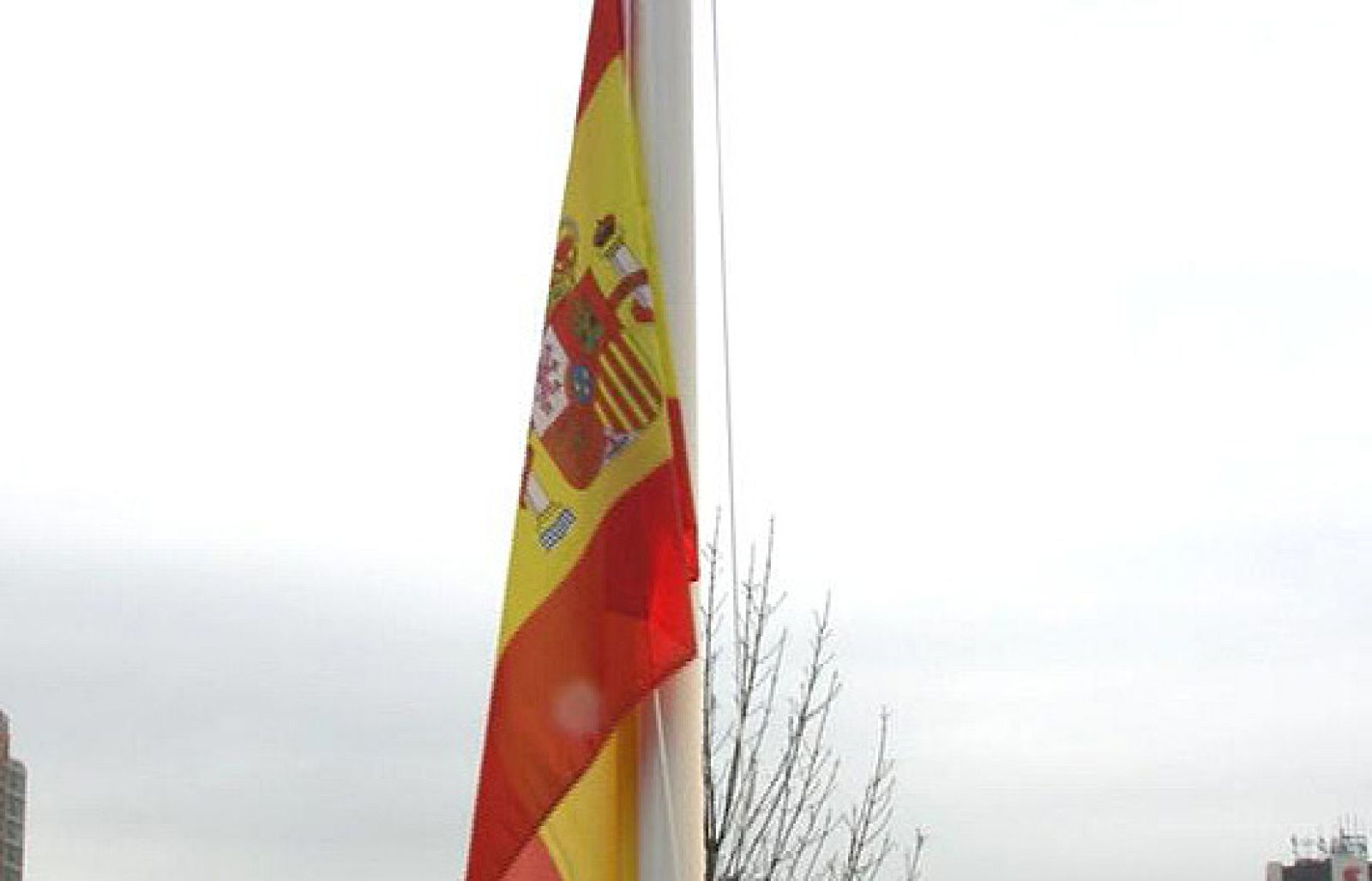La bandera española ondea en Vancouver