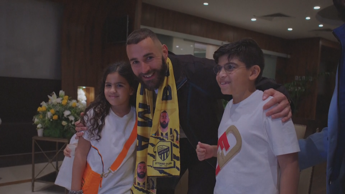 Fútbol - El baño de masas de Karim Benzema en su llegada al Al-Ittihad