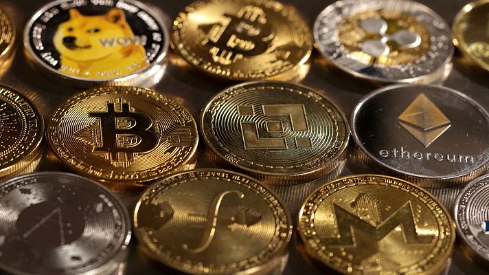 Telediario 1 - Asociaciones de consumidores denuncian ante la Comisión Europea la publicidad engañosa de las criptomonedas