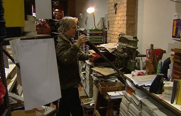  - Las tesis, aún en papel