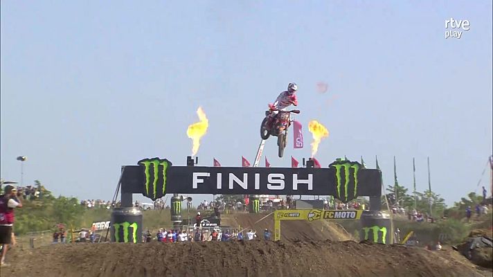 Motociclismo - El adelantamiento de Jorge Prado con el tiempo cumplido que le da la victoria en el MXGP de Alemania