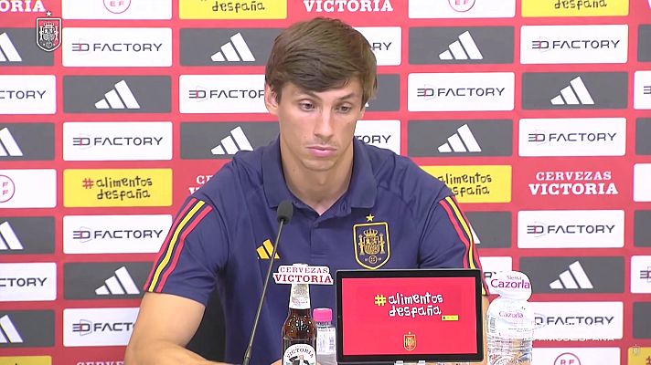 Fútbol - Rueda de prensa jugador selección española Robin Le Normand