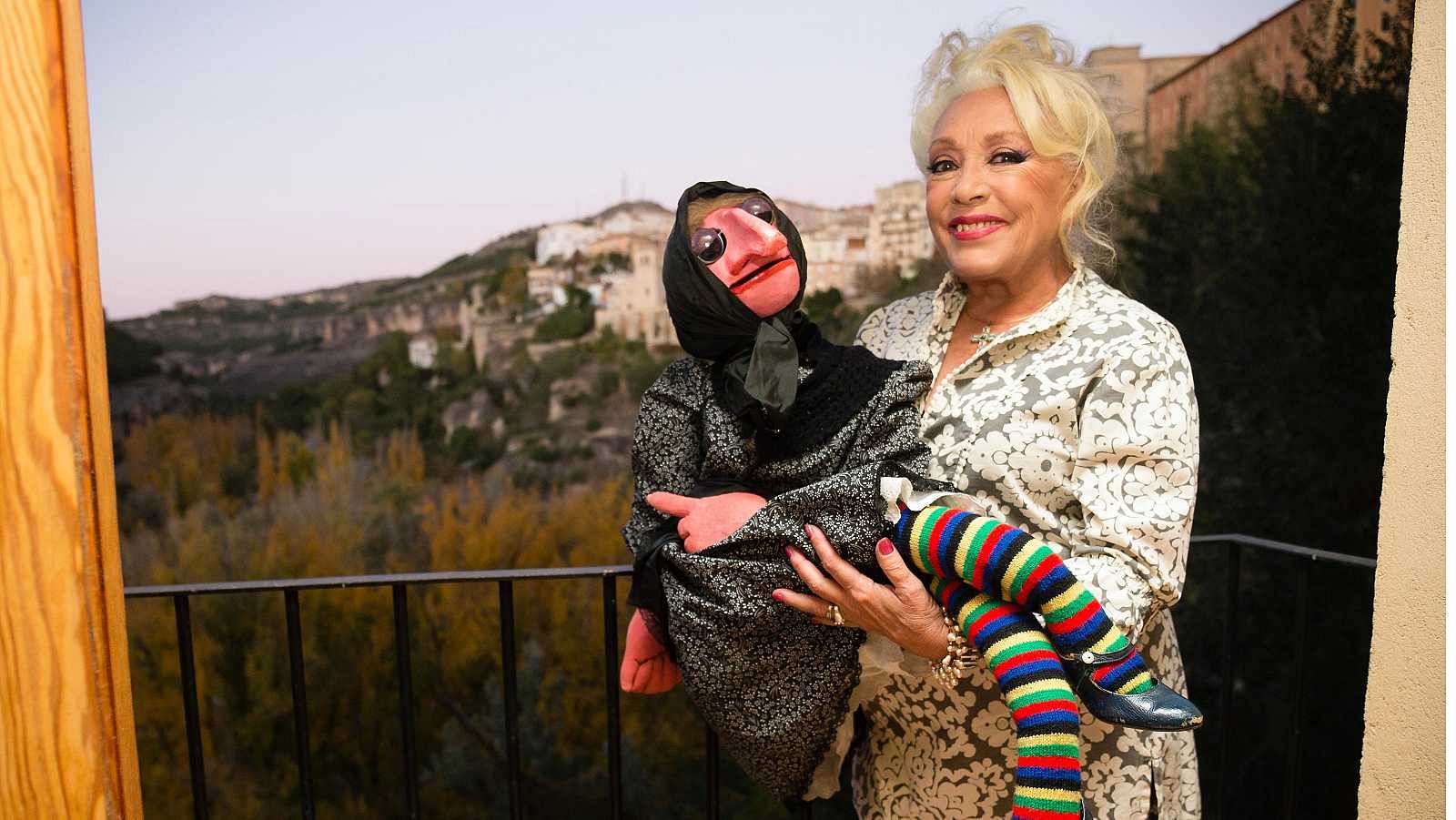 Muere la famosa ventrílocua 'Mari Carmen y sus muñecos' a los 80 años - Informativo 24h | Ver