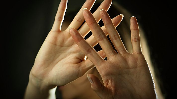 Telediario 1 - ¿Qué diferencia a la violencia de género de la intrafamiliar?