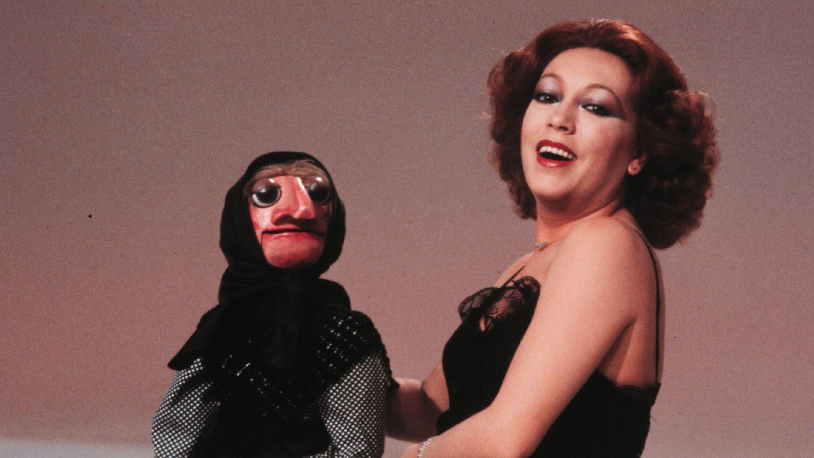 Muere la famosa ventrílocua 'Mari Carmen y sus muñecos' a los 80 años | Ver