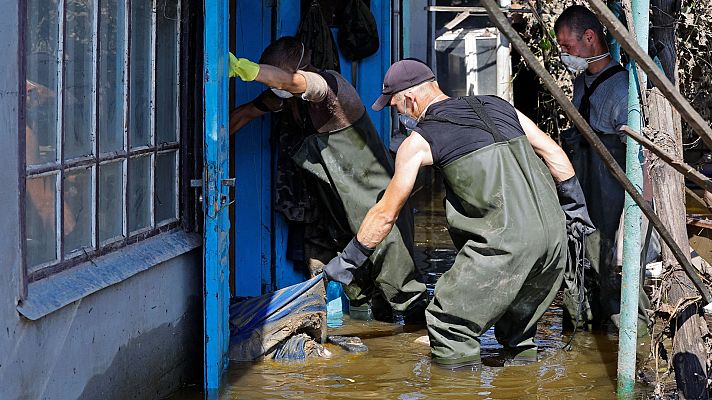 Telediario Fin de Semana - Las fuerzas ucranianas siguen recuperando cuerpos de las zonas inundadas de Jersón