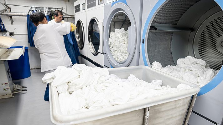 Telediario 1 - Lavanderías afectadas por las restricciones por la sequía