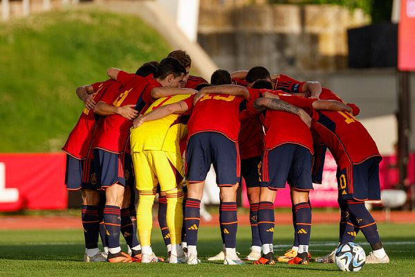 Telediario 2 - La Rojita, en busca del pase a cuartos ante Croacia en el Europeo Sub-21