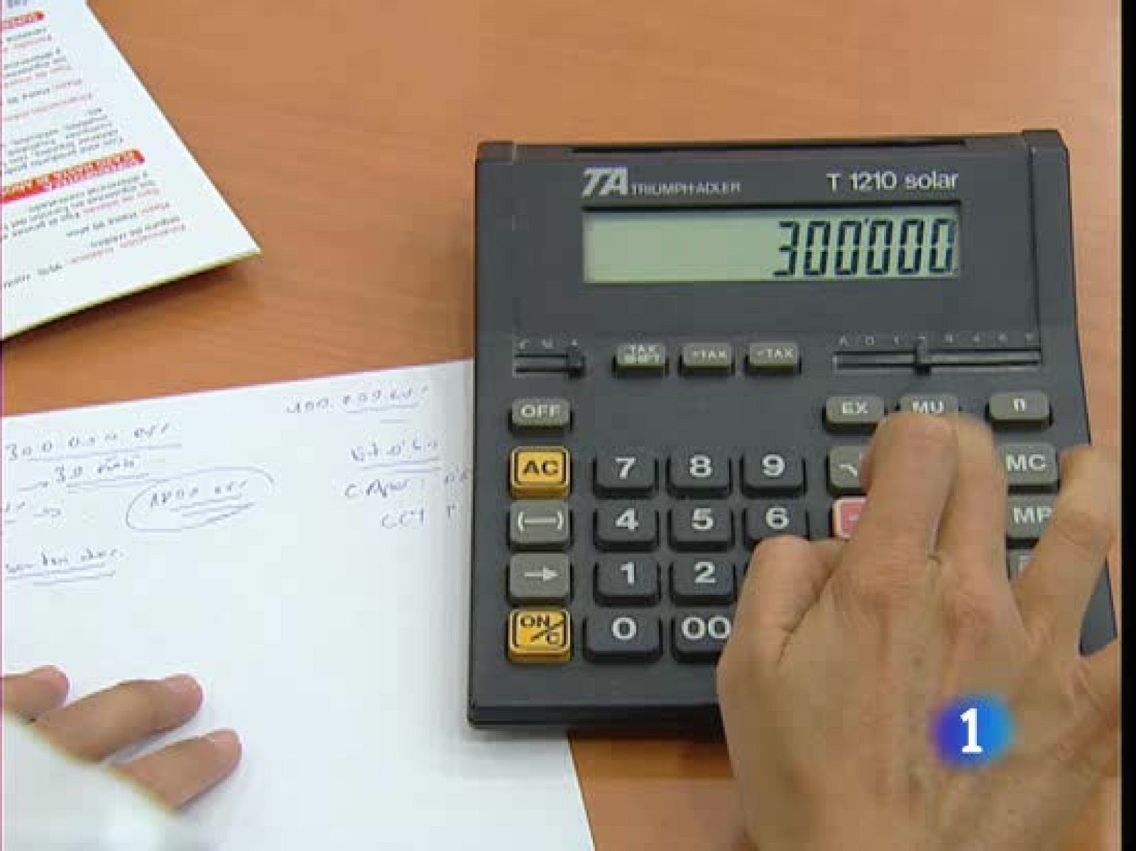 El Consejo de Ministros ha aprobado prorrogar por seis meses las ayudas de 426 euros a los parados | Ver