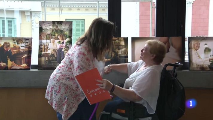 L'Informatiu - Visitem l'exposició 'Dones diverses'