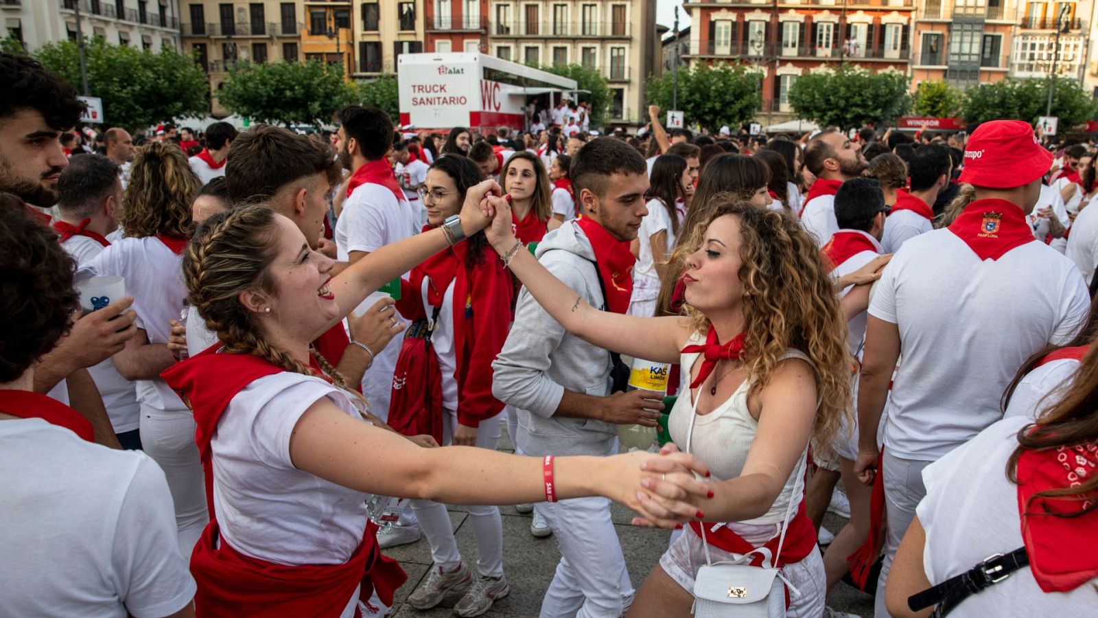 En Pamplona están trabajando para que la mercancía y el personal esté preparado para San Fermín 2023 - Ver ahora