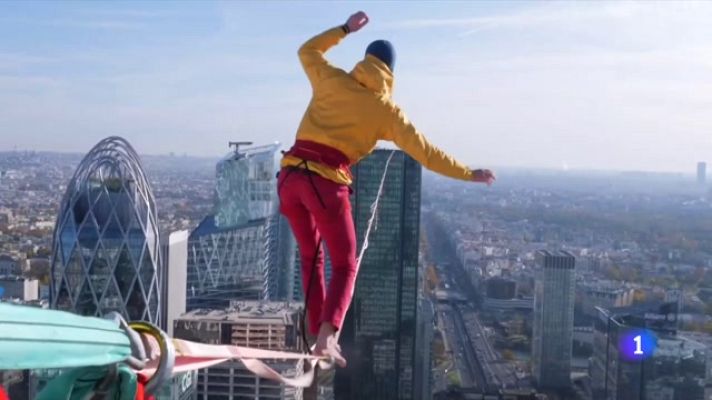 L'Informatiu - Passejant pel cel