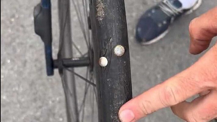 Telediario 1 - Tour de Francia | Investigan la colocación de chinchetas