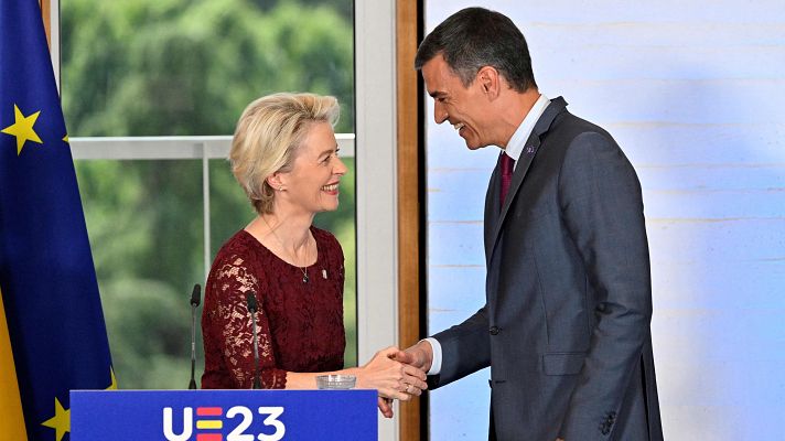 Telediario 2 - El Gobierno recibe a la Comisión Europea en el inicio de la Presidencia española