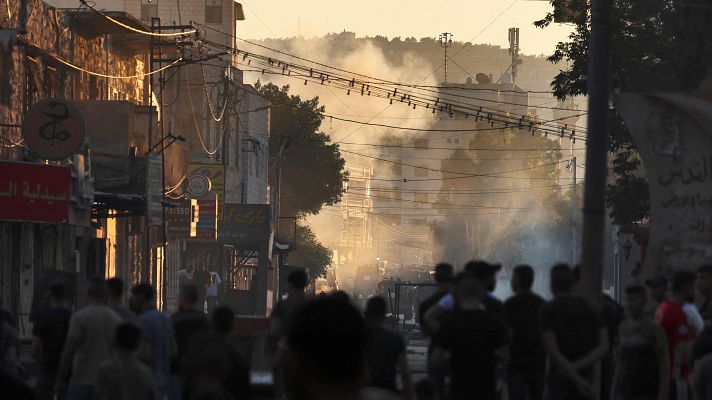 Telediario 2 - Israel bombardea Yenín en una operación a gran escala en Cisjordania