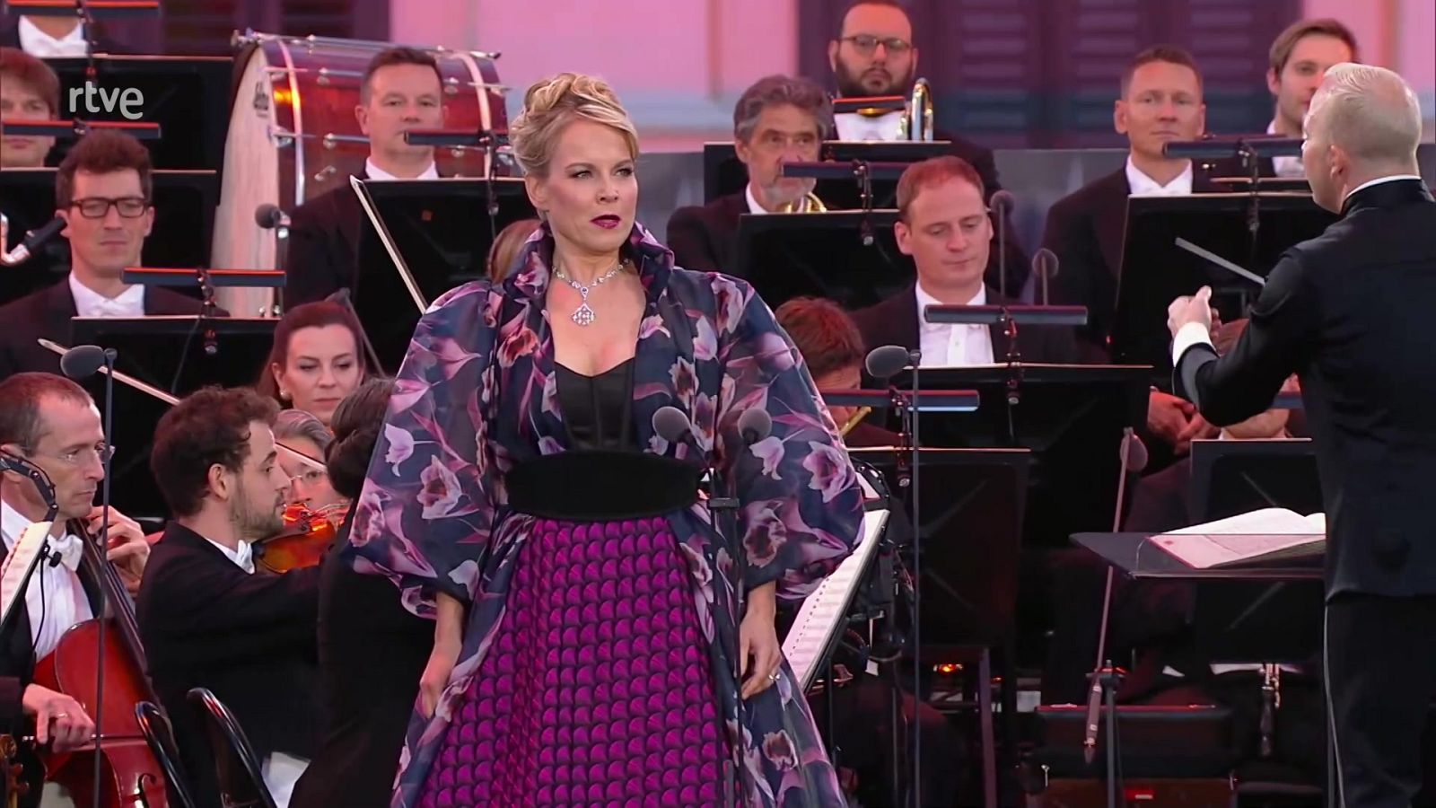 Los conciertos de La 2 - Conciertos de la Orquesta Filármonica de Viena: Schönbrunn 2023 - ver ahora