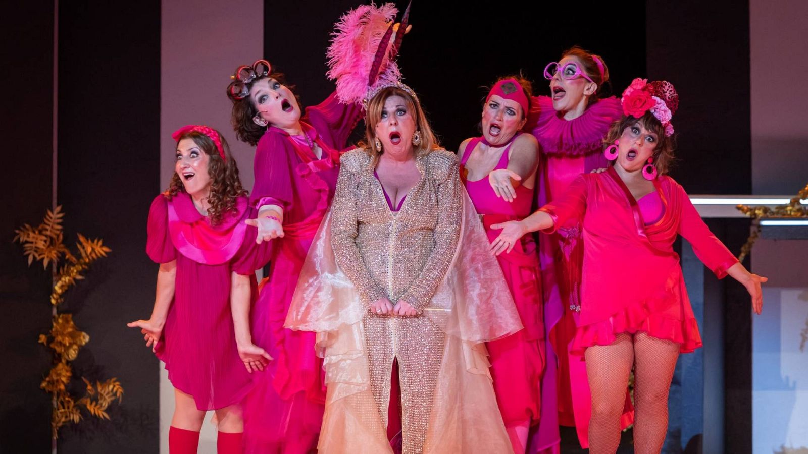 'Las asambleístas' toman el teatro romano de Mérida y le dan la vuelta al clásico griego | Ver