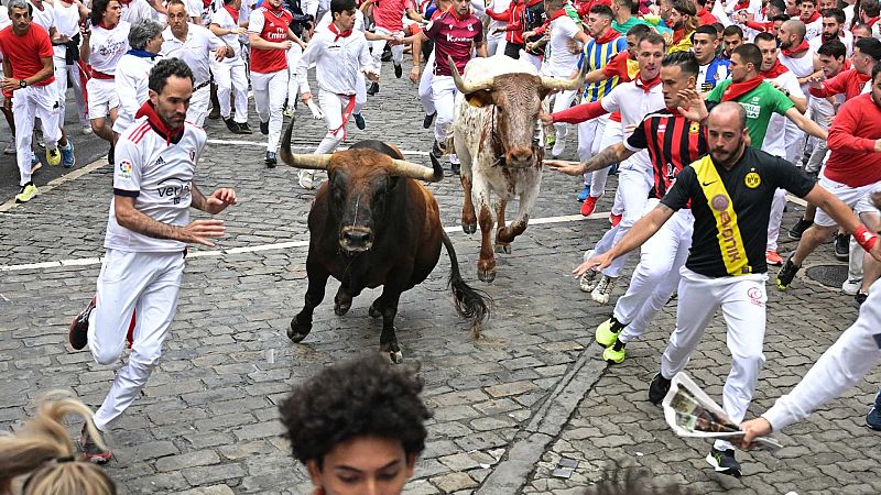 Primer encierro de San Fermín, con La Palmosilla: mira la carrera comentada y a cámara lenta