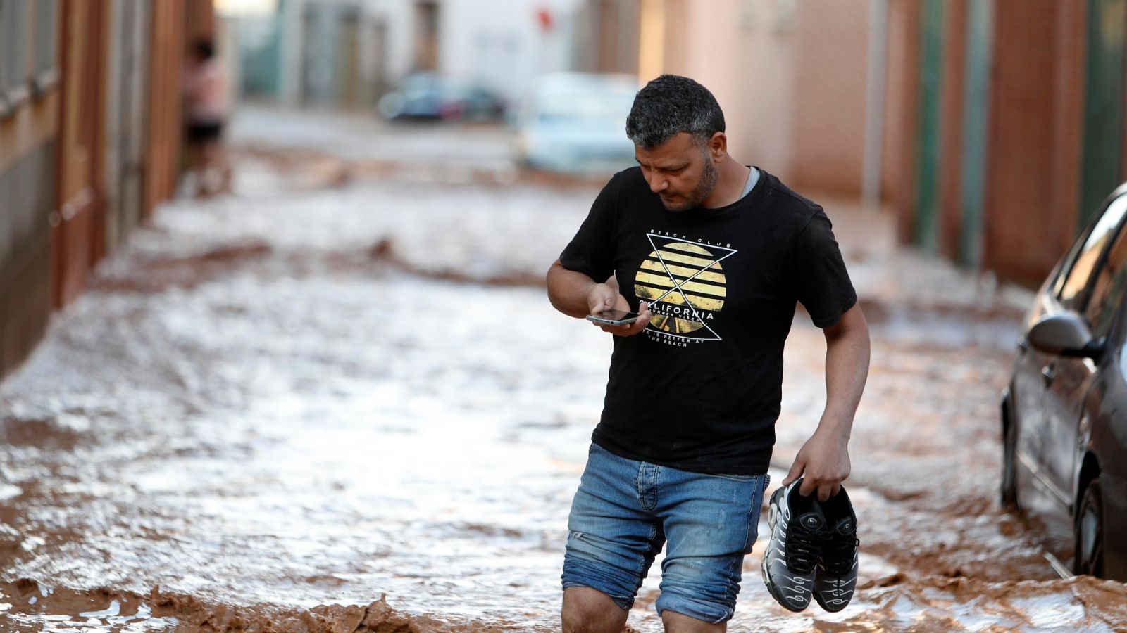 El Rincón de Soto (La Rioja) limpia sus calles y valora los daños tras las riadas del viernes