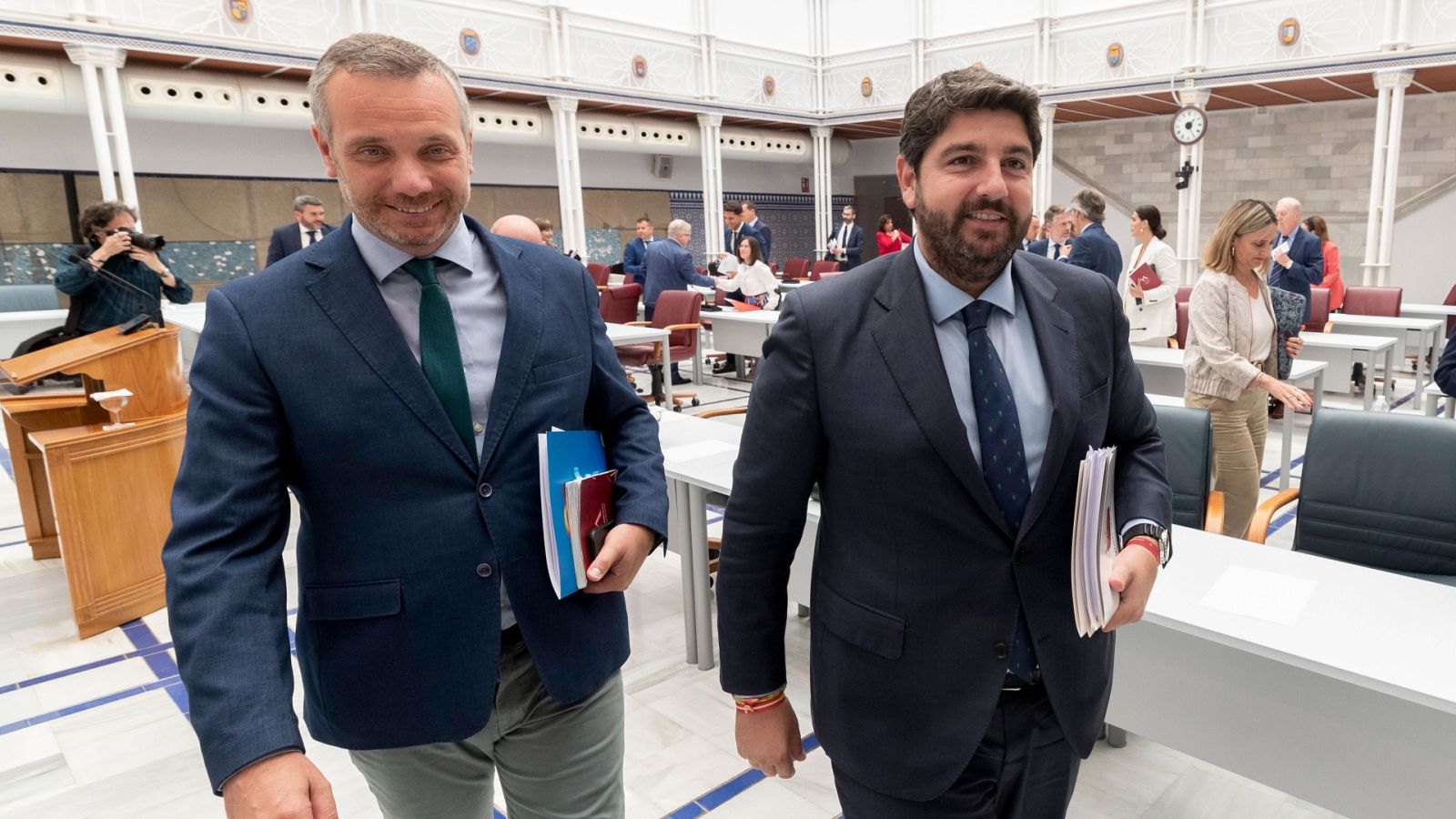 Varios gobiernos autonómicos siguen en el aire mes y medio después del 28M