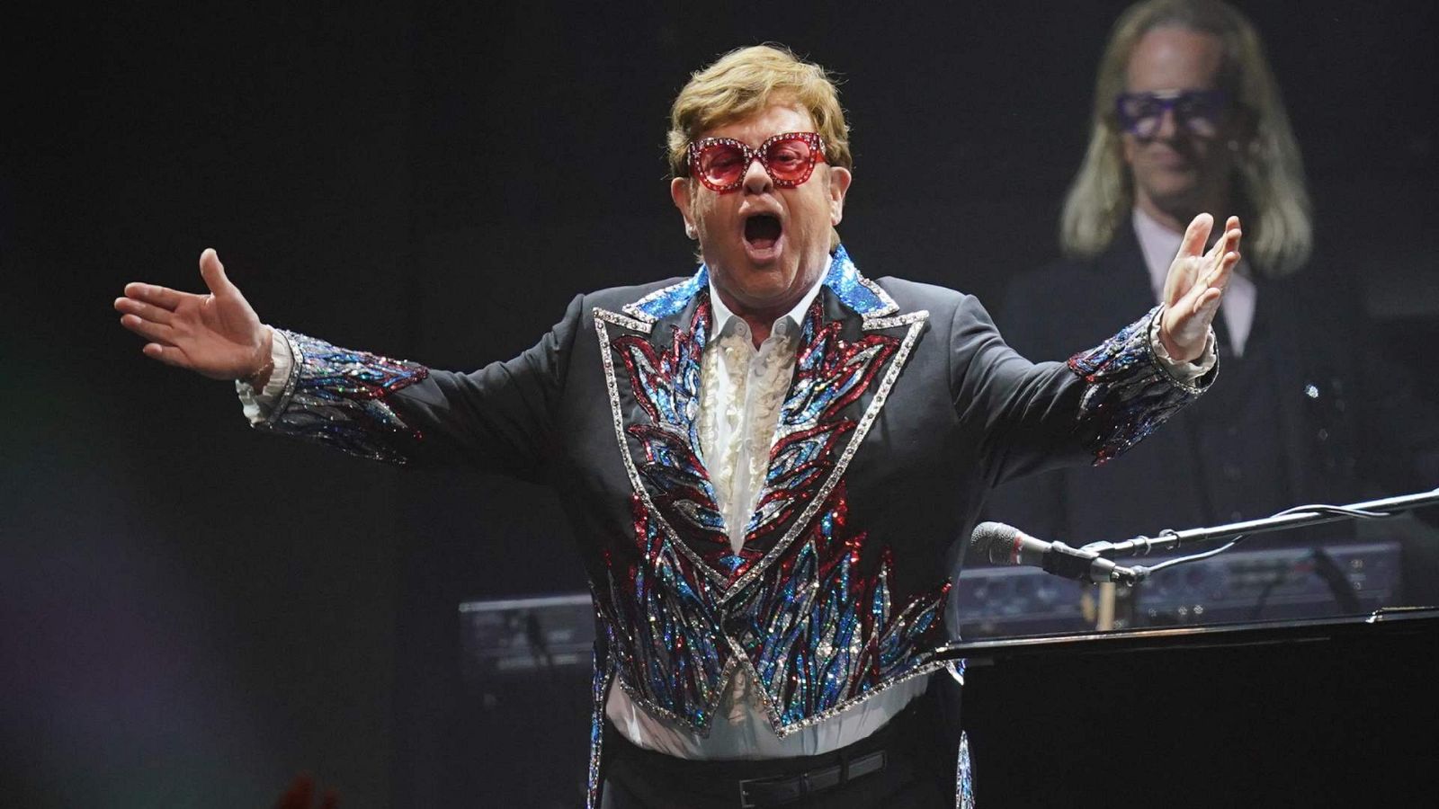 Elton John deja los escenarios tras más de 50 años en la música
