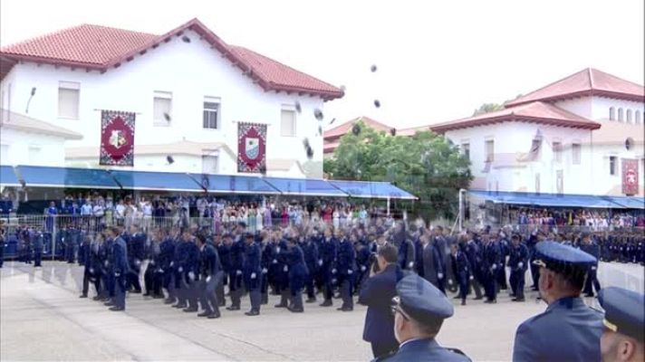 Noticias Murcia - Felipe VI entrega los Reales Despachos a los nuevos oficiales del Ejército del Aire en San Javier