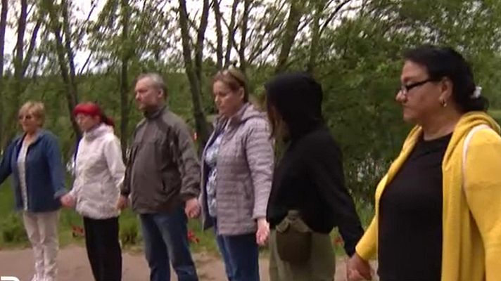 Telediario 1 - La minoría rusófila de Estonia realiza rituales y canta himnos soviéticos en este rincón de la Unión Europea