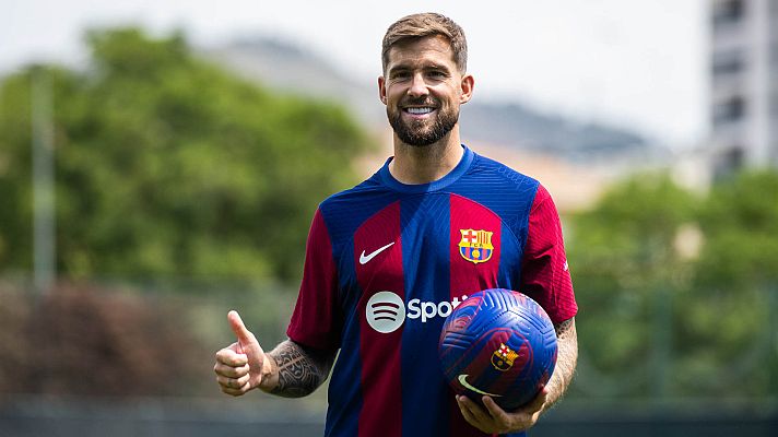 Telediario 1 - El Barça presenta a Íñigo Martínez, en fase de recuperación