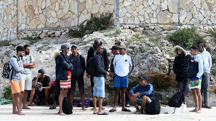 Telediario 2 - Migración en Lampedusa, una isla desbordada por las llegadas desde África