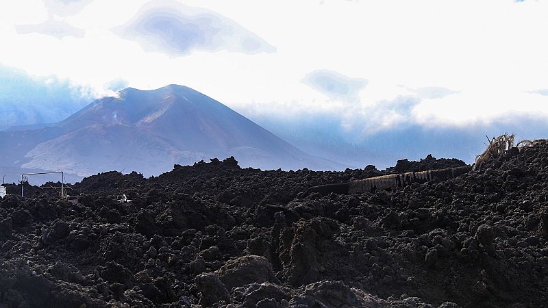 Agricultores en La Palma empiezan a reconstruir sus fincas: "Hace 15 días era pura lava"