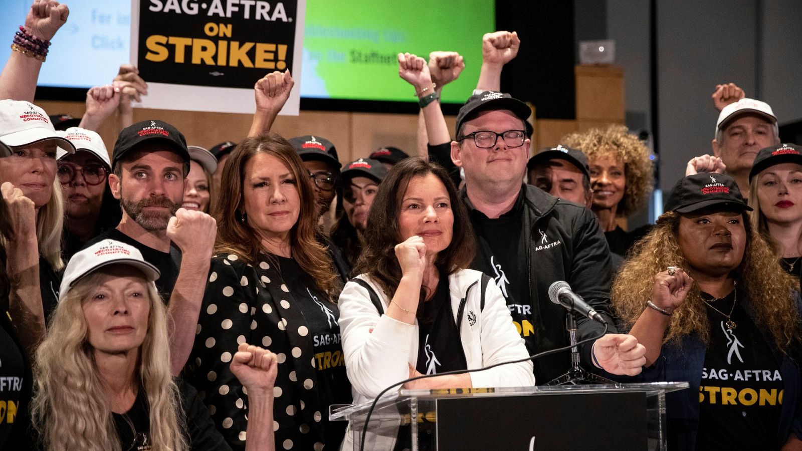 La huelga de guionistas y actores deja Hollwywood al borde del desastre | Ver