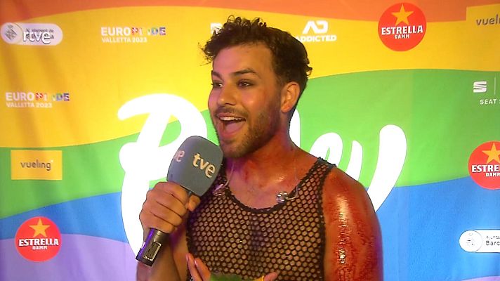 Especials en català - Agoney ho dona tot al Pride Barcelona